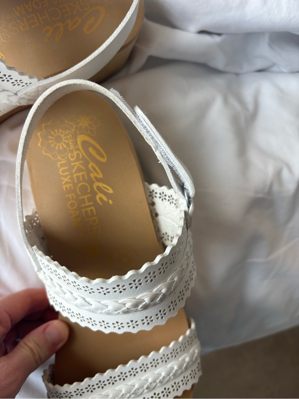 Sketchers Cali Luxe Foam White Braided Strap Sandals Size 8 - Picture 3 of 6